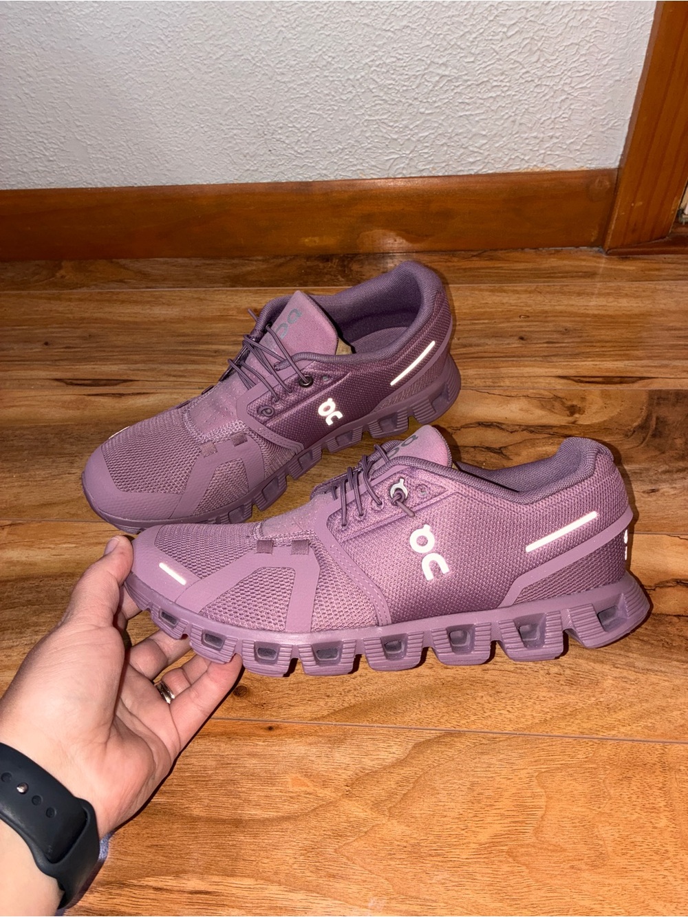 On Cloud 5 Women’s Athletic Running Shoe Sneakers, pink fig/quartz - size 8.5 - Picture 2 of 11